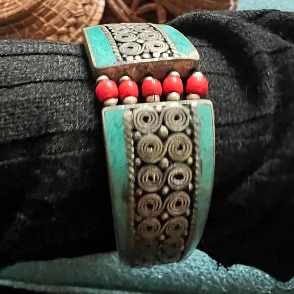 Coral and turquoise bracelet - Picture 2 of 4